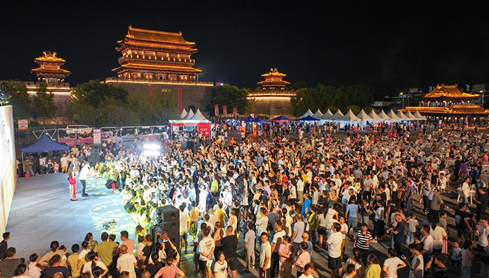 “夜經(jīng)濟(jì)”點(diǎn)燃煙火氣，市民樂享“文旅盛宴”